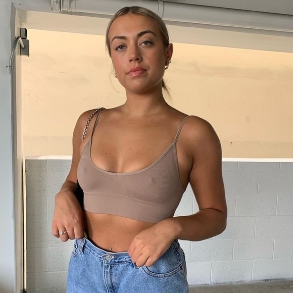 New Cozy Seamless Bralette - Picture 4 of 8